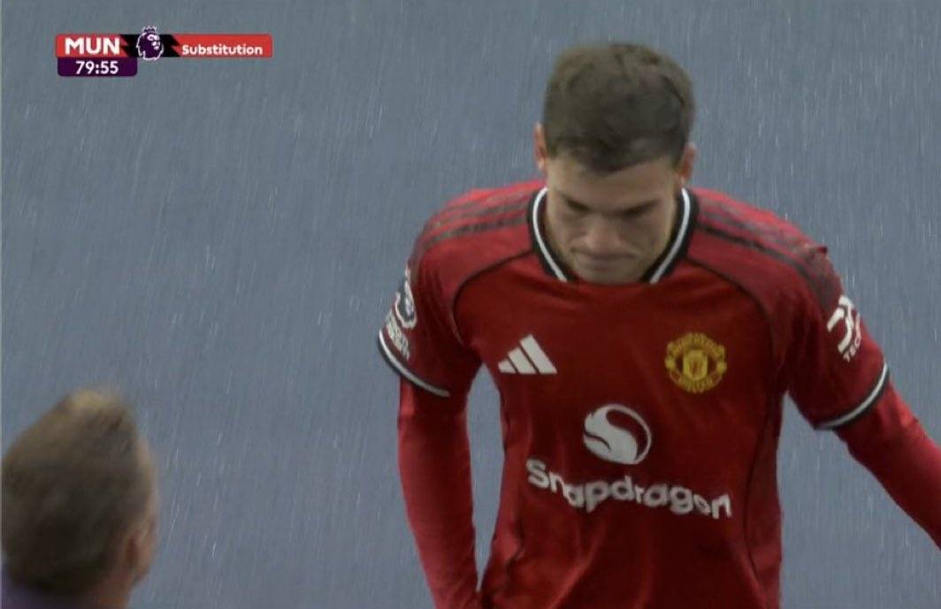 曼联6000万铁腰恐遭清洗！纽卡冬窗欲签曼联新帝星，队友也因阿莫林用人困惑